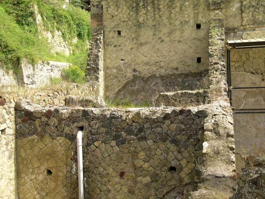 V.10/12, Herculaneum. May 2005.
Looking east across upper areas, towards the higher west wall of shop at V.13, part of Casa del Bicentennario/House of Bicentenary.
In the lower part of the photo is the upper east wall of the shop-room at V.10, behind that are the upper walls of the entrance corridor of V.11, and then the upper east wall of shop at V.12 which is also a dividing wall of V.13/Casa del Bicentennario/House of Bicentenary
Photo courtesy of Nicolas Monteix.